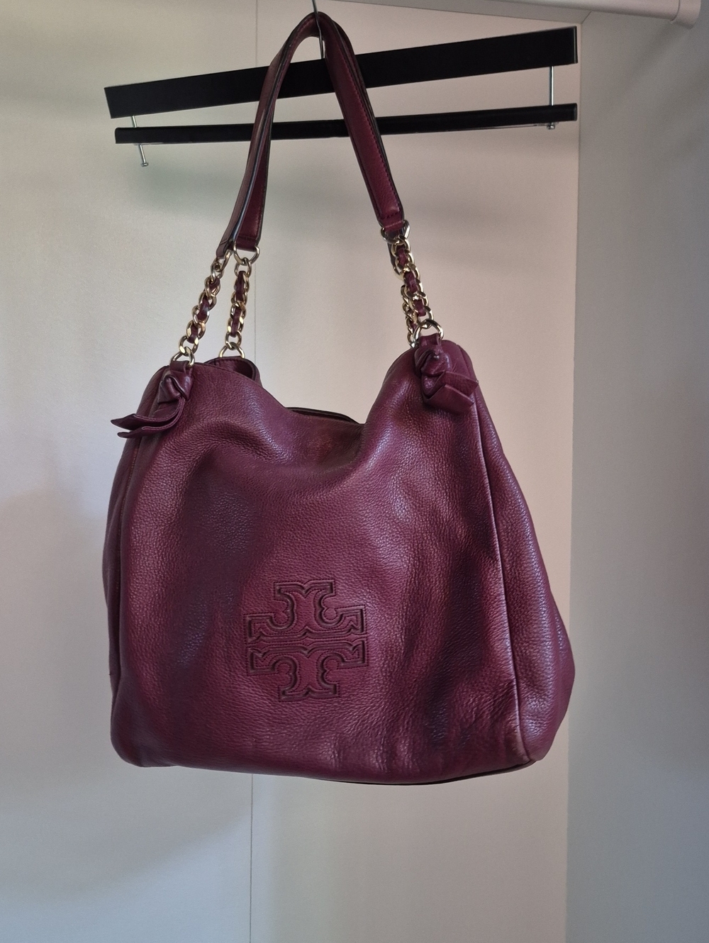 Tory Burch Marion Slouchy Pebbled Leather Shoulder Bag in Burgundy